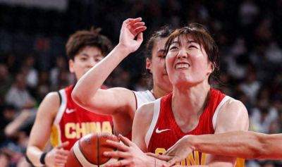 9.25日：恭喜！宫鲁鸣冲冠再添硬底牌：中国女篮24岁1米88尖兵爆发，两战狂轰33分