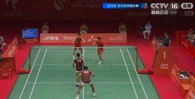 中国队获得亚运会羽毛球男子团体银牌