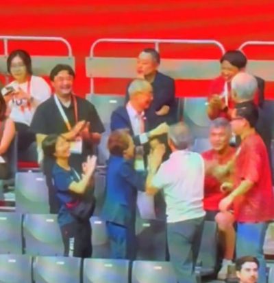 男乒丢冠后谁注意这两画面？刘国梁目睹日本官员庆祝，全队退场摘银牌