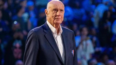 93岁,11次全明星2次MVP:他退役时是NBA历史得分王