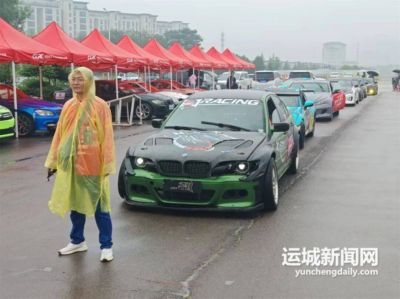 汽车漂移赛来了！30名赛车手集结完毕整装待发