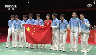 时隔12年再夺冠！中国女团3-0完胜日本，摘得羽毛球首金