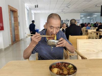 漂泊33年后，他终于回乡过中秋：无房无亲无户口，多方帮扶安了家