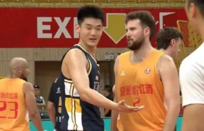 广东男篮14分大胜，徐昕办理护照，萨姆纳完成续约，接触NBA场均15分悍将
