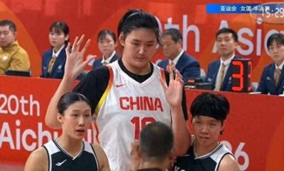 跟男篮打法没有不同，韩国三分21中3，但是女篮有张子宇，中国女篮半场41-36韩国