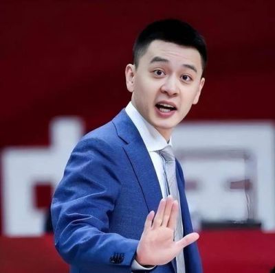 抵达北京，杨鸣发声，官宣上任，正式签约，将和男篮超巨联手