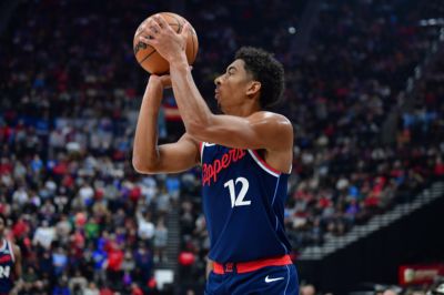 记者：卡梅隆·克里斯蒂与快船的230万合同今日起转为全额保障