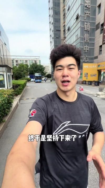 李云开晒回同曦签约视频 同时签下球员、翻译、媒体三份合同！