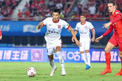 看到国足3-0大胜马尔代夫，终于明白王子铭在成都蓉城为什么1球不进？