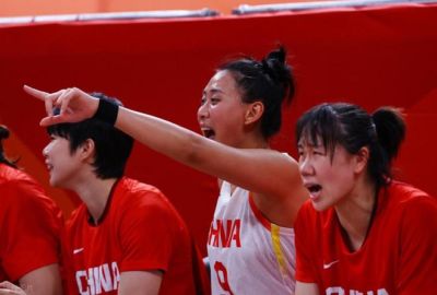 80-85，中国女篮无缘夺金！球迷揪出罪魁：早就证明不堪重用之人，竟然打关键球
