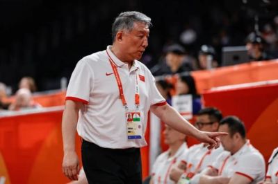 宫鲁鸣回应“女篮三分球颗粒无收”：一场球不能代表全部，还是要好好总结今天的问题，时间长了什么情况都可能遇到