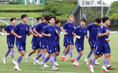 日本男足依然以海外球员为主，乌拉圭男足近期表现不佳