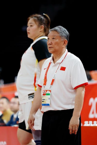 全是长篮板!韩国女篮首节三分球14中1 前场板7-5多于后场板