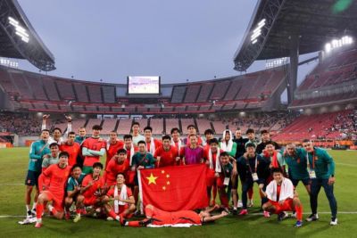 董方卓：U23男足防守稳定，压迫做得不错，需要加强无球跑动