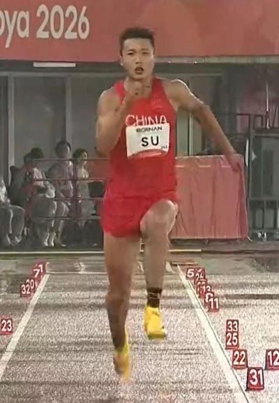 打破尘封36年亚运会纪录！粟文17米42夺男子三级跳远金牌
