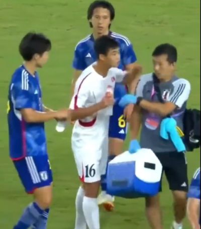 朝鲜U23遭争议判罚的球员，曾在上届亚运踢日本时抢水+欲打人染黄