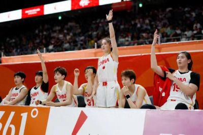 随着中国80-85韩国，输球后宫鲁鸣毫不客气称赞三人，三人遭批评