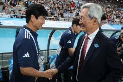 为球队助威，韩国足协前主席郑梦准现场观战韩国U23比赛
