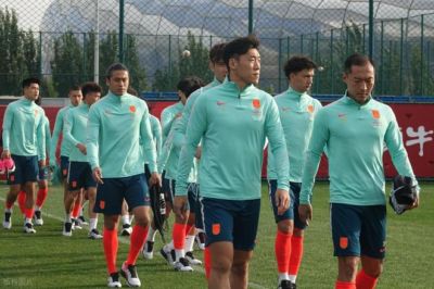 3-0，半决赛打韩国3人必须首发，球迷：真没想到3大球，男足是最争气的