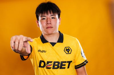 徐彬首发登场，狼队U21热身赛1-2不敌麦克尔斯菲尔德