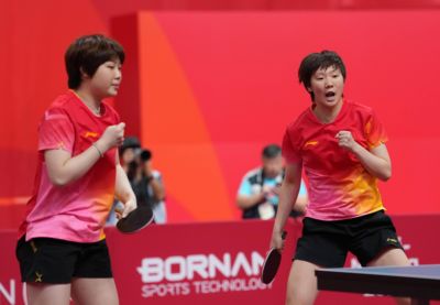 女双赛场国乒喜忧参半，王曼昱/蒯曼零封日本组合进四强