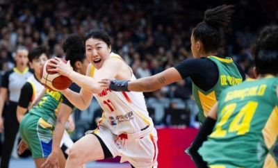 果然，大潮退去才看得出谁在裸泳。中国女篮意外不敌韩国、无缘决赛的这场赛事，让无数球迷又开始怀念起韩旭。此前落幕的女篮世界杯赛事里，韩旭几乎是中国女篮阵中独一份的内线强点，得分始终稳定的球员。虽说张子宇一直在成长、在进阶，可到了关键节点，把球交到韩旭手里，就能稳稳拿下分数，稳稳给对手带...