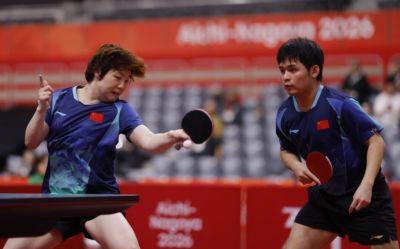 亚运会混双-林诗栋蒯曼4-0完胜莎头组合夺金