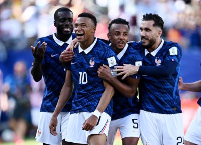2022年对阵突尼斯以来，法国后卫孔德首次在大赛中替补待命