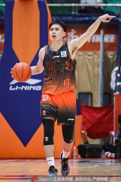 媒体人：山东高速男篮正在兜售谢智杰 去留取决于新后卫引入情况