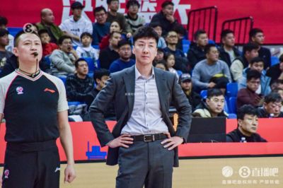 媒体人：北控男篮组成了主教练哈里斯 助教张兆旭&韩硕的新班底