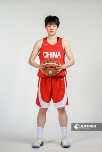 表现不错！贾驭7投4中拿到9分并送出2助攻 没有出现失误