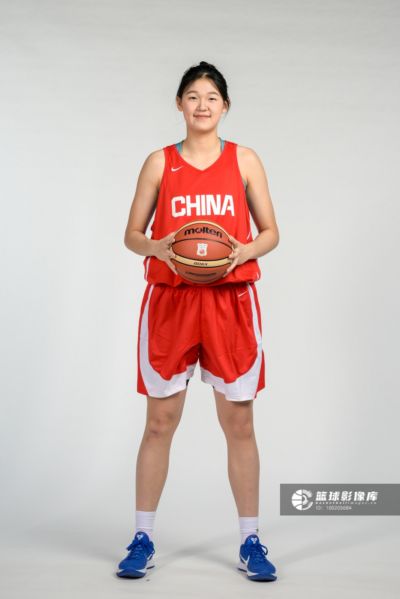 媒体人：孙晗昀要不是年纪太小 我都觉得她应该进国家队了