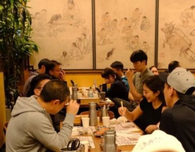 杨瀚森英语学得慢？解说：周围说中文的太多 学骑车先要摘辅助轮