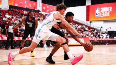 🏀夏联-国王险胜黄蜂 施泰因巴赫22分11板 安德森18分8助3断