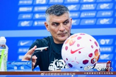 7月17日，中超第19轮赛后，蓉城主教练阿洛伊西出席新闻发布会