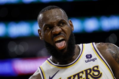 名嘴：詹姆斯仍是NBA最大卖点 他去哪世界就关注哪