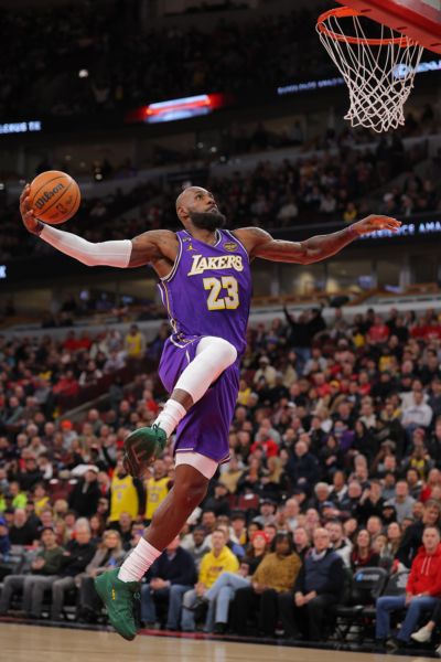 斯科特：老詹打越久历史地位越低 真要打到彻底没人要的时候吗？