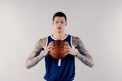 运动能力不俗！35号秀布拉齐尔17中7拿19分8板3帽 正负值+11