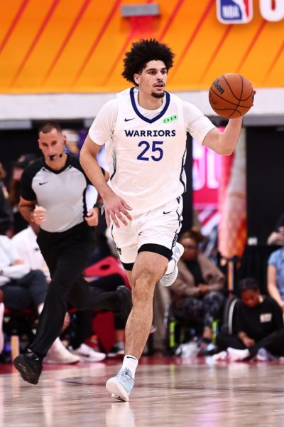 外线没开！54号秀拉杰·琼斯16投6中拿到13分4板3断 三分4中0