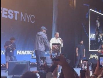散会!哈利节目结束前to老詹:有决定要宣布吗?哈哈我开玩笑的
