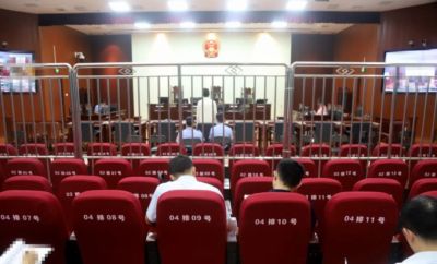 门将董某某6场职业比赛“放球” 收受64万！被判有期徒刑1年6个月