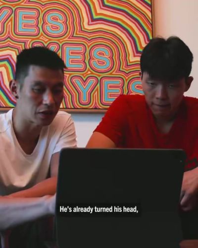 开拓者官方晒视频：林书豪指导杨瀚森 两人不时有说有笑