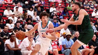🏀雄鹿8人上双轻取黄蜂迎夏联首胜 施泰因巴赫27+15 萨隆21分