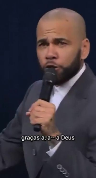 成为牧师，阿尔维斯：我在监狱有上帝陪伴，比踢球赚数百万欧快乐