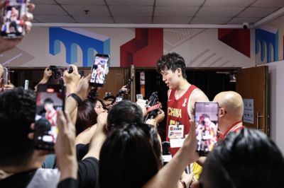 刘禹铖：杨瀚森语法不好咋了？中国人学那么多语法能跟老外交流吗