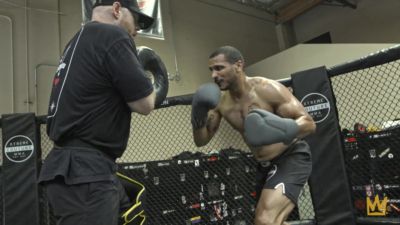 有点东西啊😮绿军主帅马祖拉近日和MMA教练一起练格斗