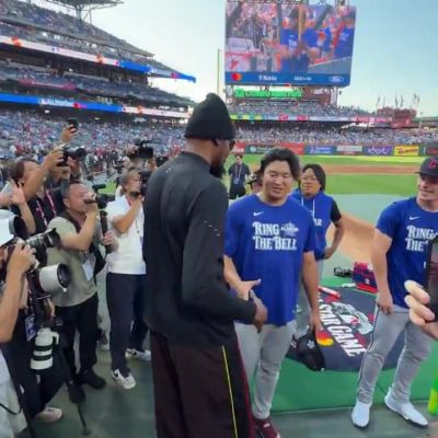 经典小帽+墨镜造型！杜兰特现场观战MLB全明星赛