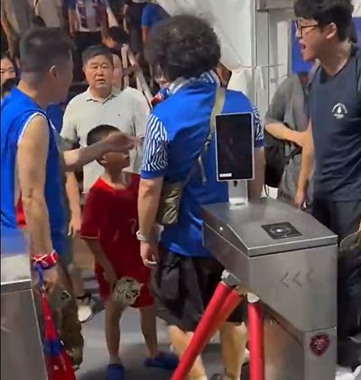身着武磊球衣就被骂?警方通报:3人为发泄情绪对男童父亲指责谩骂