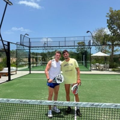 中锋对决🎾哈弗茨社媒晒度假照，与约克雷斯一起打球