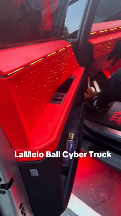 还是马路杀手吗？三球已经开着自己的Cybertruck出现在明州街头